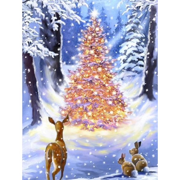 Un arbre avec des lumières dans la forêt