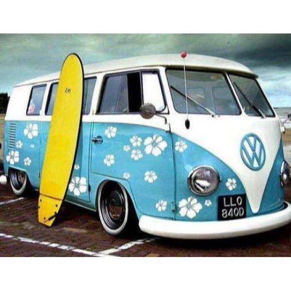 Bus VW Bleu avec Planche de Surf Jaune