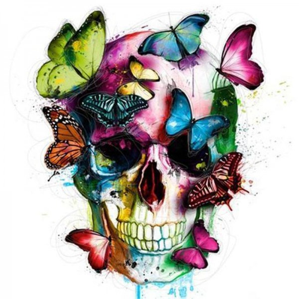 Crâne avec des papillons