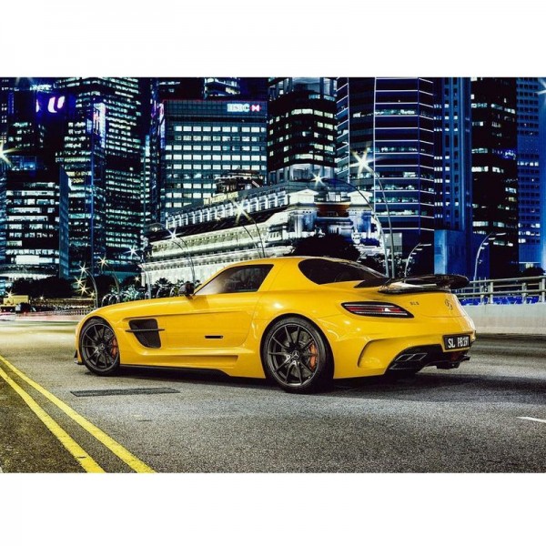 Voiture de sport en ville