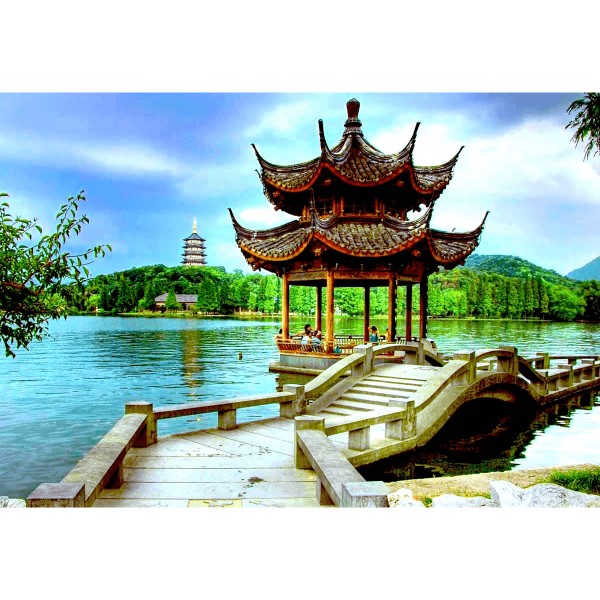 Temple au bord d'un lac