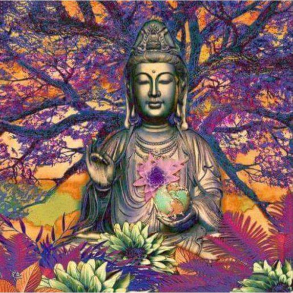 Bouddha près d'un arbre violet